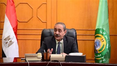 محافظ الإسماعيلية يتابع رفع القمامة بشكل فوري من المواقف والشوارع والميادين