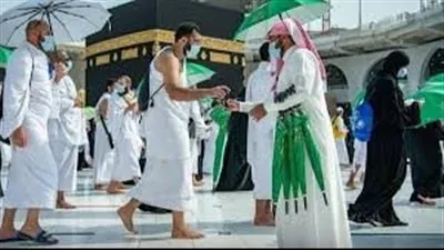 رئاسة شؤون الحرمين تعلن الانتهاء من توزيع 50 ألف مظلة على الحجاج والعاملين بالحرم