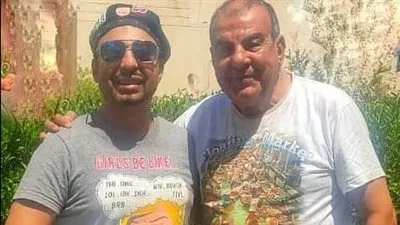 بعد غياب سنوات.. ظهور الفنان فكري صادق مع ابنه