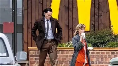 توم هدلستون يظهر في اللقطات الأولى من تصوير مشاهد LOKI