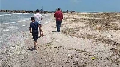 البحث عن جثة طفل غرق في البحر المتوسط على شاطئ بورسعيد