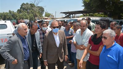 محافظ القليوبية يتابع سير العمل بالمواقف للتأكيد على أسعار المواصلات الجديدة 