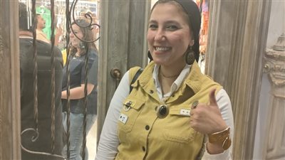 فتاة بورسعيدية تخترق مجال الرجال في تشطيبات المحلات من دهانات وسيراميك وديكورات