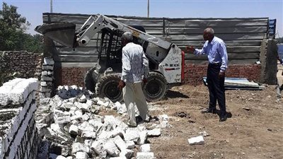  إزالة 3 حالات تعد بمساحة 1600 م2 بكوم أمبو وإدفو ورفع 150 طن مخلفات