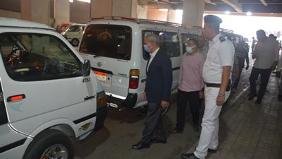 لليوم الرابع.. محافظ القليوبية يتفقد مواقف سيارات الأجرة (صور)