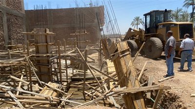 نائب رئيس قوص ينهي عمله بعد نقله لدشنا بإزالة حالة تعدي دون ترخيص