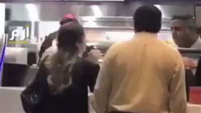 القصة الكاملة لكويتية تهين عاملًا مصريًا