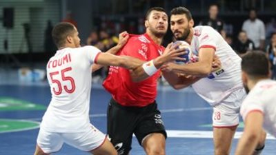 مصطفى الأحمر: منتخب اليد أفضل من الرأس الأخضر