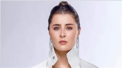 بكاش مايوه.. عائشة بن أحمد تثير الجدل على السوشيال ميديا 