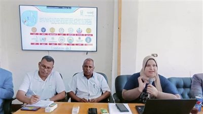 محافظ أسوان يتابع انطلاق أول ندوة تثقيفية للتحول الرقمي بكوم أمبو (صور)