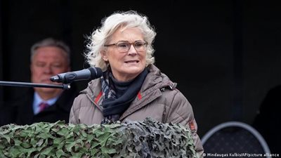 وزيرة الدفاع الألمانية: نقدر جهود مصر في استضافة أكثر من 6 ملايين لاجئ