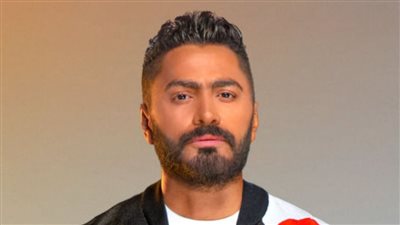 شاهد.. البوستر الرسمي لألبوم عشأنجي لتامر حسني