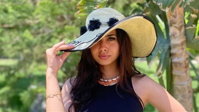 بالبوركيني..منة عرفة تخطف الأنظار في أحدث ظهور لها 