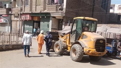رئاسة قوص: رفع ٢٠ طن قمامة وإخلاء ١٥ بائع متجول
