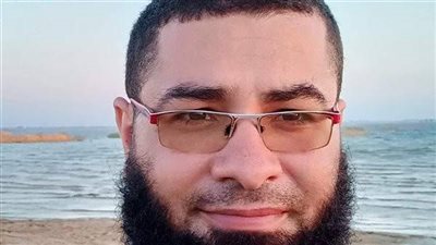 الآلاف يشيعون جثمان طبيب تنبأ بوفاته قبلها بساعة في البحيرة (صور)