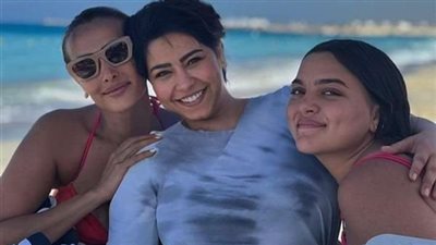 بعد إثارتها الجدل.. شيرين تقضي نزهة صيفية برفقة أصدقائها بالساحل الشمالي 