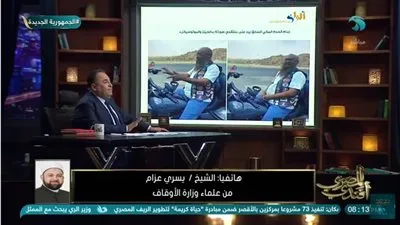 شاهد.. تعليق الأوقاف على ارتداء إمام الحرم المكي السابق الجينز وركوب الموتوسيكل