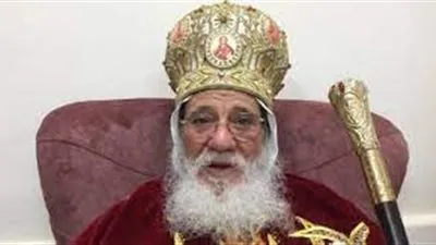 مطران طهطا وجهينة يشرح أهمية استخدام اللفافة وضم الشفتين أثناء التناول 