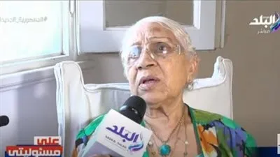 السيدة إخلاص بعد تسلمها شقة الزمالك: بشكر الرئيس السيسي وبدعيله من قلبي (فيديو)