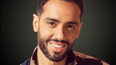 رامي جمال يحتفل بعيد ميلاده وسط أصدقائه