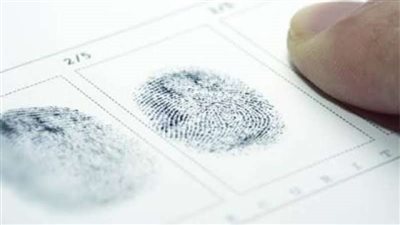 مفاجأة.. القبض على سيدة خلال محاولتها أخذ بصمة شقيقتها المتوفية