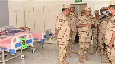 رئيس الأركان يتفقد المنظومة التعليمية والتدريبية بمعهد ضباط الصف المعلمين 