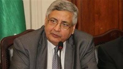 هل هناك تعارض بين عقار كورونا واللقاحات؟ مستشار الرئيس للصحة يُجيب (فيديو)