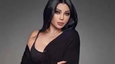 بـ«فستان وألوان مبهجة».. سعر إطلالة هيفاء وهبي من باريس 