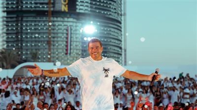 بلوك شبابي جديد.. أحدث ظهور للهضبة في العلمين الجديدة (صور)