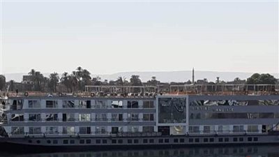 حريق  بأحد الفنادق العائمة 