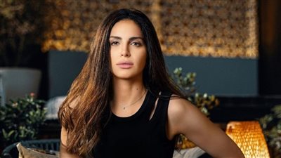 أول ظهور لـ آمال ماهر مع الجمهور قبل بدء حفلها بالعلمين