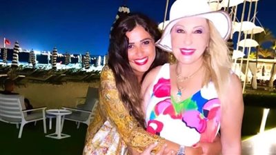 أحدث ظهور للفنانة ياسمين عبد العزيز ونادية الجندي (صورة)