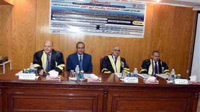 رئيسا جامعتي سوهاج وأسيوط يشهدان مناقشة رسالة دكتوراه بقسم جراحة العظام 