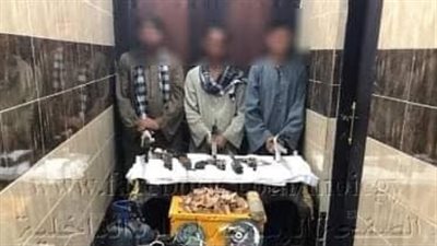 ضبط مسن ونجله حولا منزلهما لورشة لتصنيع الأسلحة النارية بالفيوم 