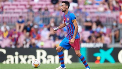 تشافي يحدد بديل سيرجيو بوسكيتس في برشلونة