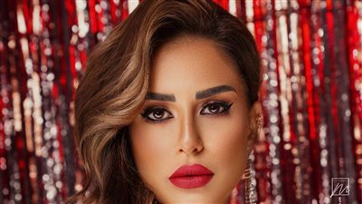 من داخل حمام السباحة.. منه فضالي تخطف الأنظار في أحدث ظهور لها 