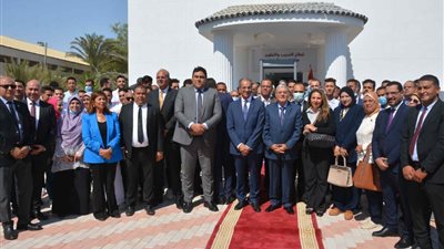  وزير الاتصالات ومحافظ المنيا يفتتحان مكتب بريد الشباب والمستقبل بالمنيا الجديدة 