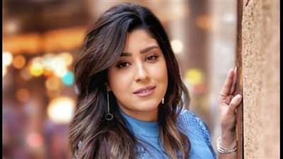 آيتن عامر تحتفل بوصول أغنيتها الجديدة 