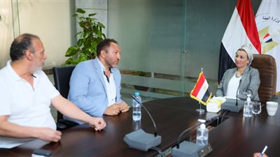 وزيرة البيئة تعقد اجتماعًا مع مسئولي جمعية مستثمرى السادس من أكتوبر 