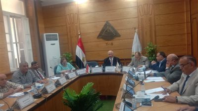 رئيس جامعة بنها: نؤكد على توفير بيئة عمل آمنة للعاملين بالجامعة والمستفيدين