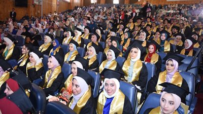 جامعة سوهاج تحتفل بتخرج الدفعة العاشرة من كلية الطب البيطري