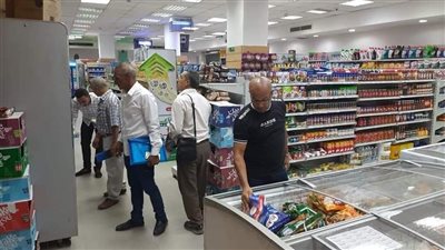 رئيس مدينة الغردقة: لا تهاون مع المخالفين في المحلات التجارية 