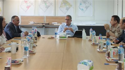 وزير السياحة والآثار يستعرض آخر مستجدات الأعمال بمنطقة خدمات الزائرين بالمتحف الكبير