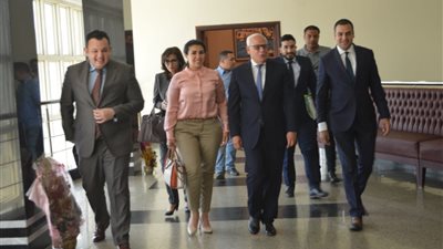 محافظ بورسعيد يلتقي ممثلي الجمعيات الأهلية