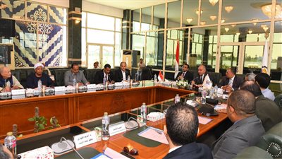 الداودي يترأس اجتماع مجلس الصحة الإقليمي لمحافظة قنا