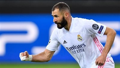 بسبب بنزيما.. أزمة كبرى تضرب ريال مدريد قبل الموسم الجديد
