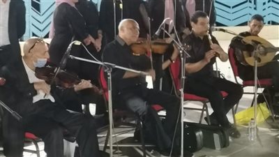 مصطفى كامل للموسيقى العربية تجذب جمهور مطروح بصيف بلدنا 