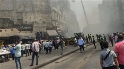 ننشر الصور الأولية لحريق هائل داخل مخزن فى الموسكى