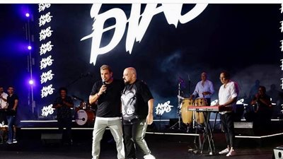 عمرو دياب ينشر صورة برفقة توما والأخير: نجم كبير مشرفنا كلنا