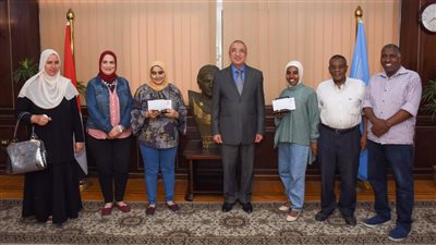 الشريف يستقبل بمكتبه أوائل الثانوية العامة من أبناء الإسكندرية